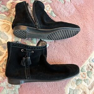 Aerosoles tassel white on Black Suede Ankle Booties
